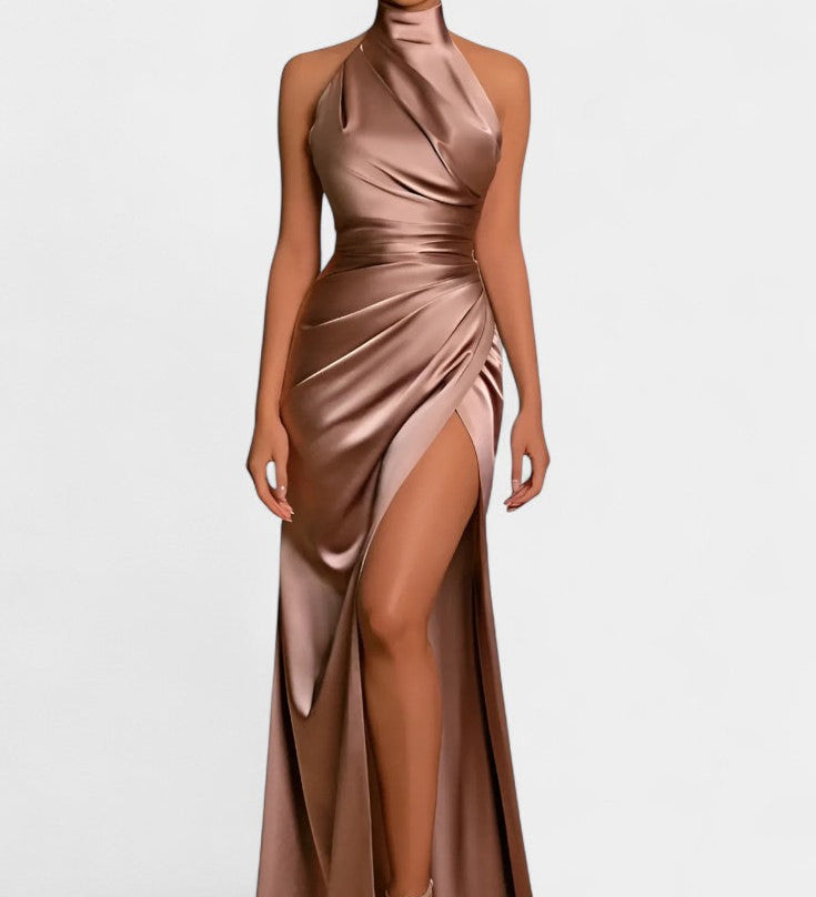 Rochie Katarina Halter cu Decolteu Dramatic pe Lateral