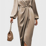 Rochie Elegantă Lungă Andrea cu Decupaj în V și Fisură Pe Laterale