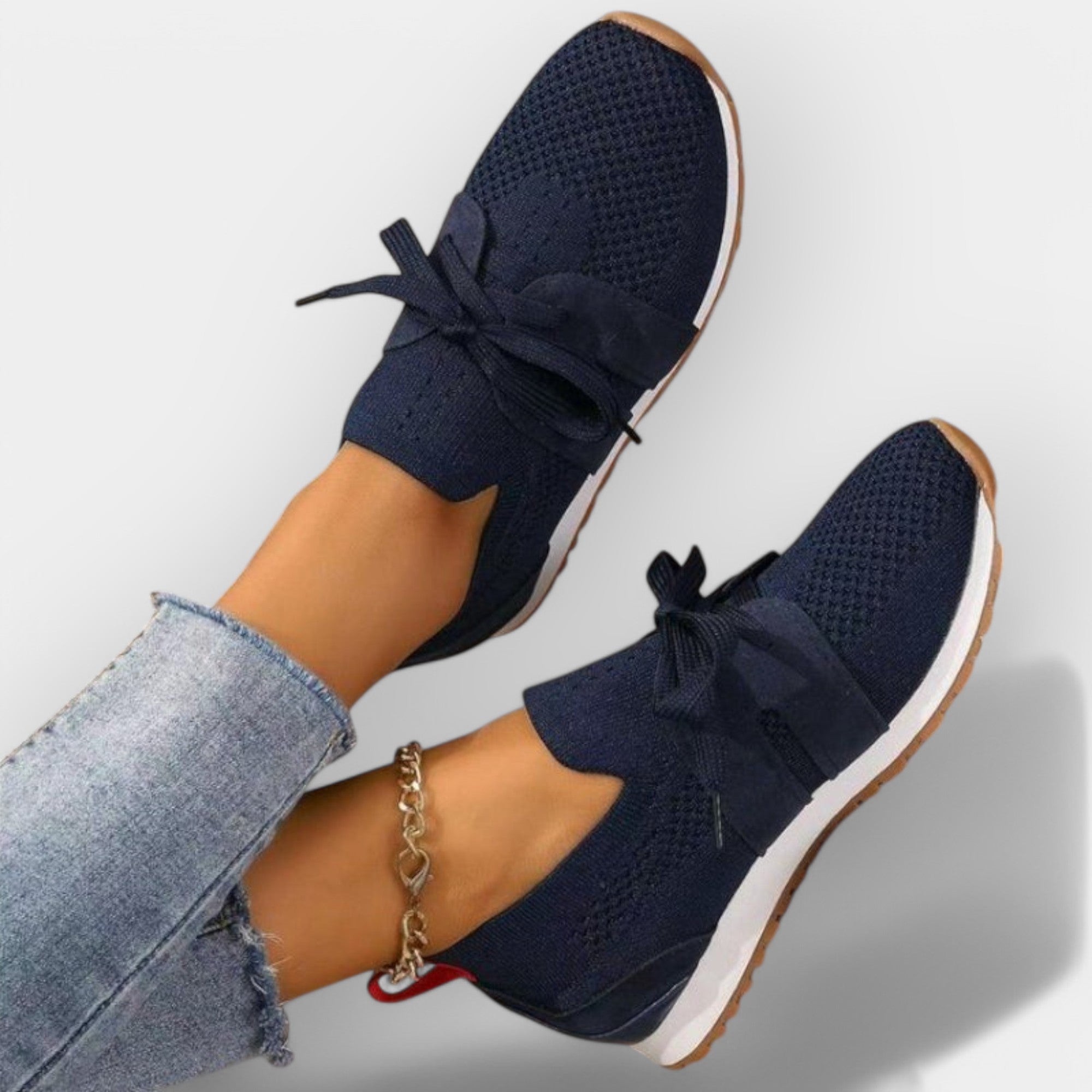 Adidasi transparenți