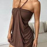 Rochie Mini Culoare Ciocolată cu Legătură în Jurul Gâtului