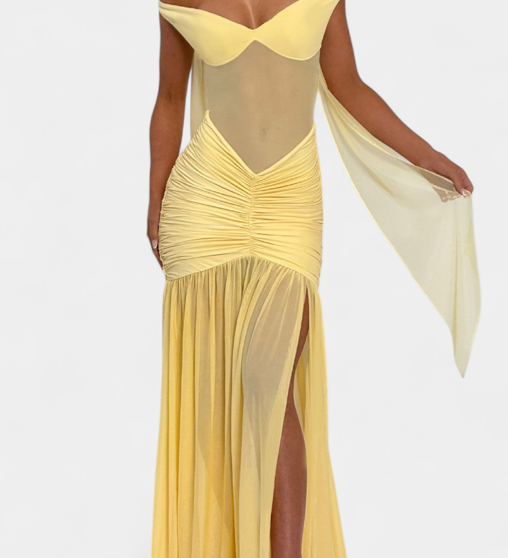 Rochie Maxi Milica în culoare crem cu decolteu adânc și plisaje structurate